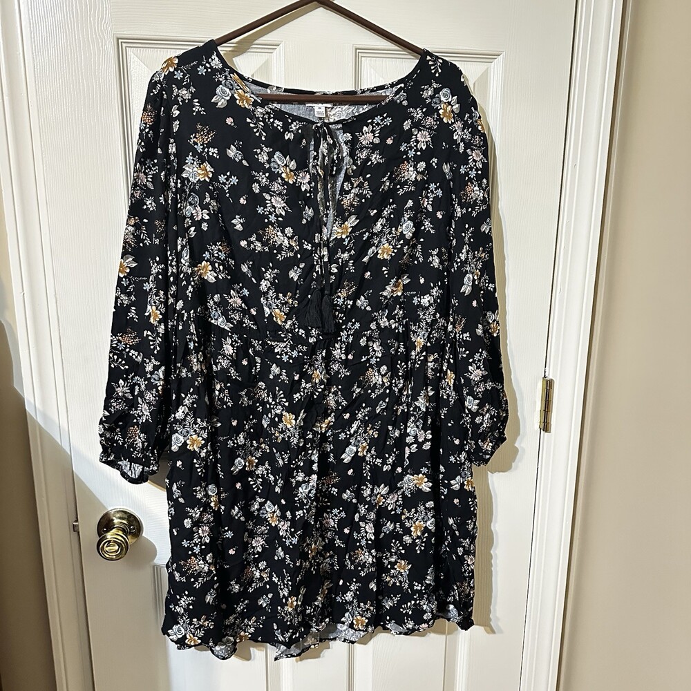 Love Five Woman’s Black Floral Tunic Long Sleeve 0X